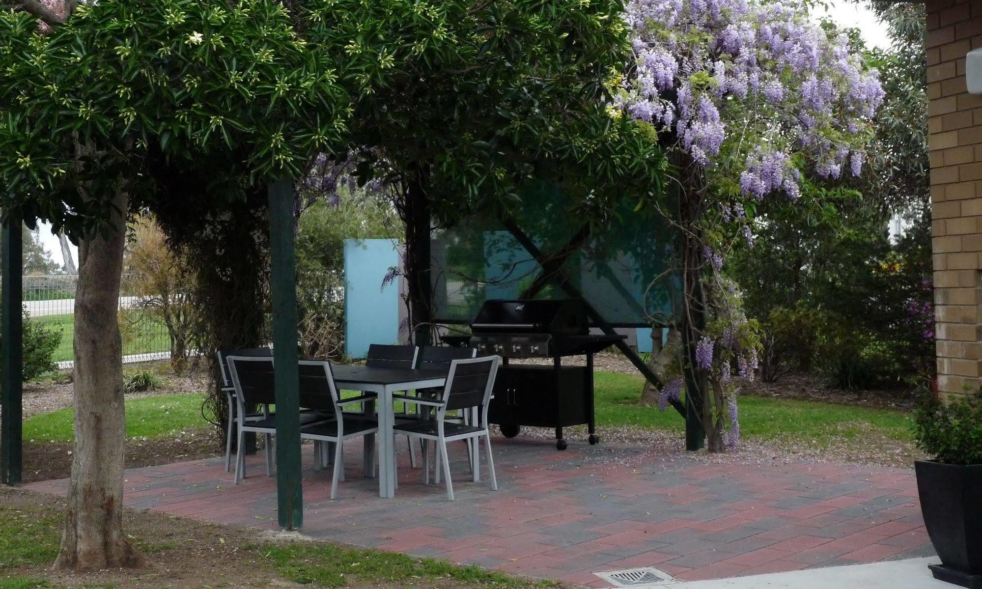 Loddon River Motel Kerang エクステリア 写真