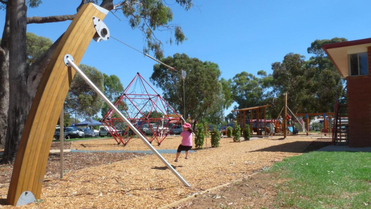 Loddon River Motel Kerang エクステリア 写真